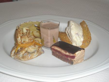 Assiette fine du p&acirc;tissier.